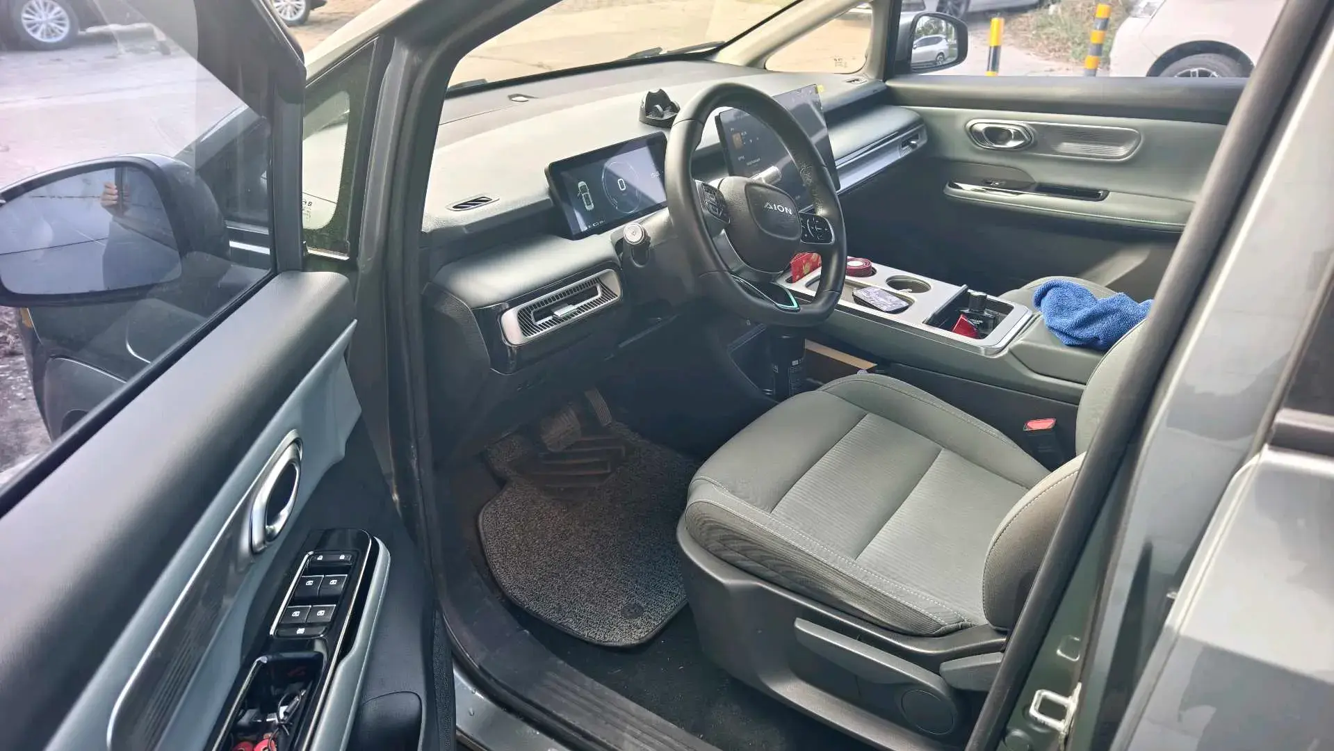 2023 AION Y thumbnail 4