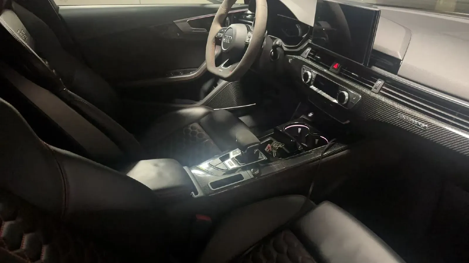 2021 Audi RS 4 2.9T 450HP V6 8AT,autocango,china used car exporter,china ev exporter,chinese used car exporter,chinese used ev exporter