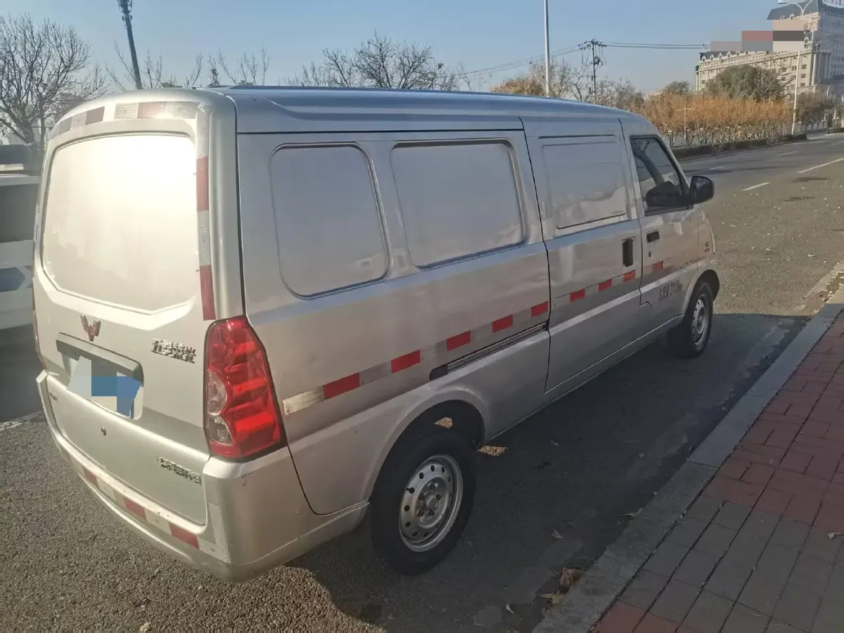 2020 WuLing RongGuang 1.5L 99HP L4 5MT,autocango,china used car exporter,china ev exporter,chinese used car exporter,chinese used ev exporter