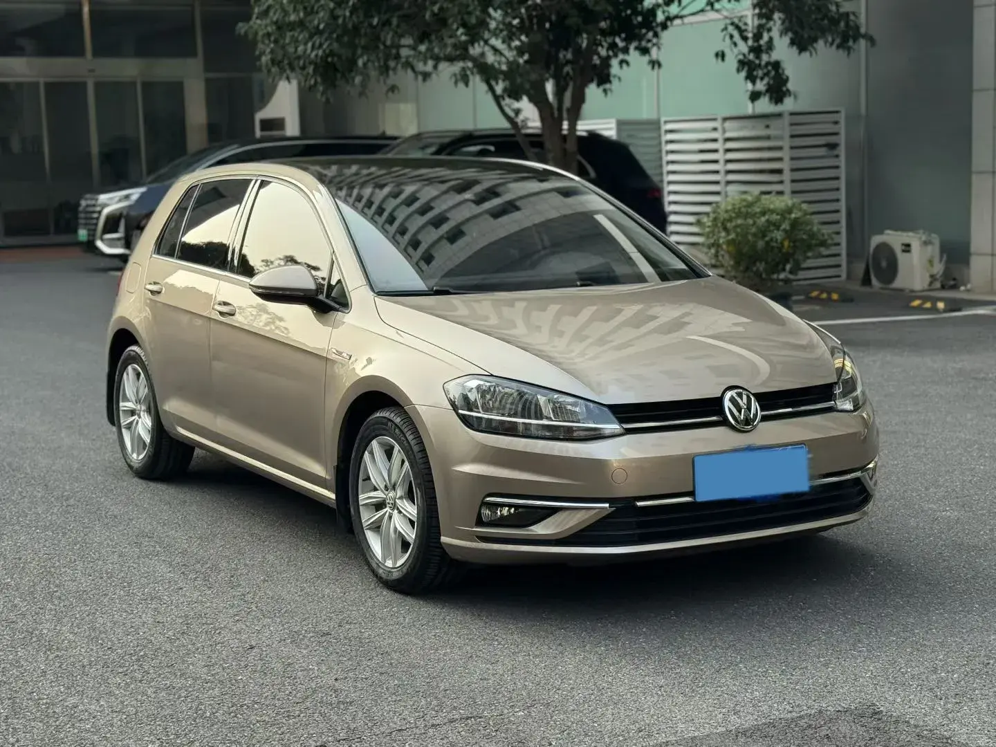 2018 VOLKSWAGEN GOLF thumbnail 3