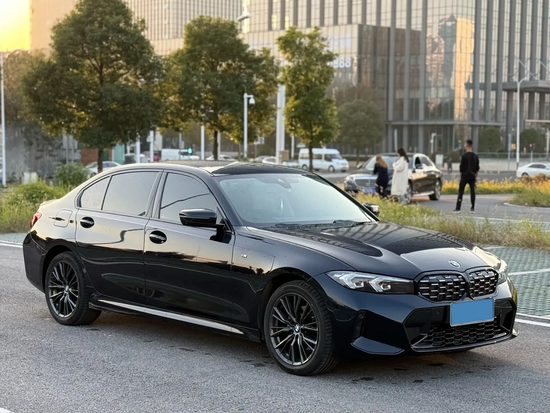 2024 BMW 3 thumbnail 4