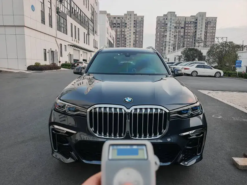 2020 BMW X7 thumbnail 2