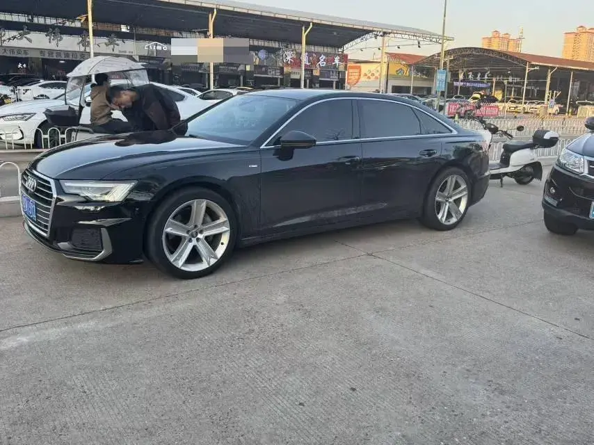 2022 AUDI A6L view 1