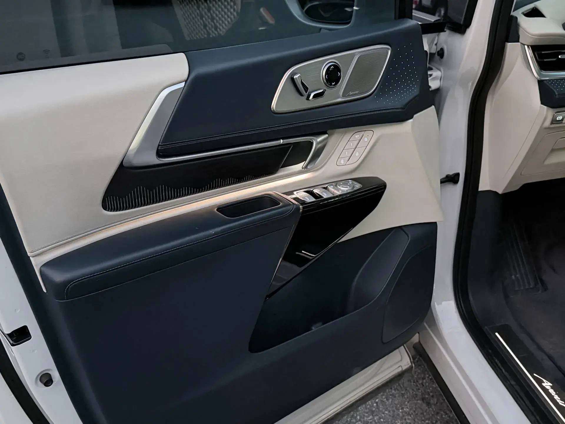 2023 BUICK CENTURY thumbnail 2