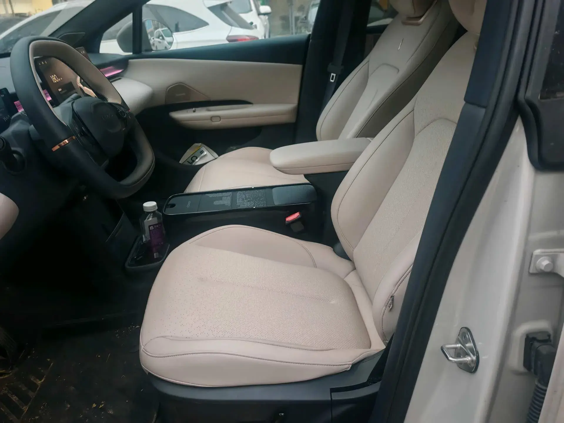 2025 LYNK&CO Z20 thumbnail 4