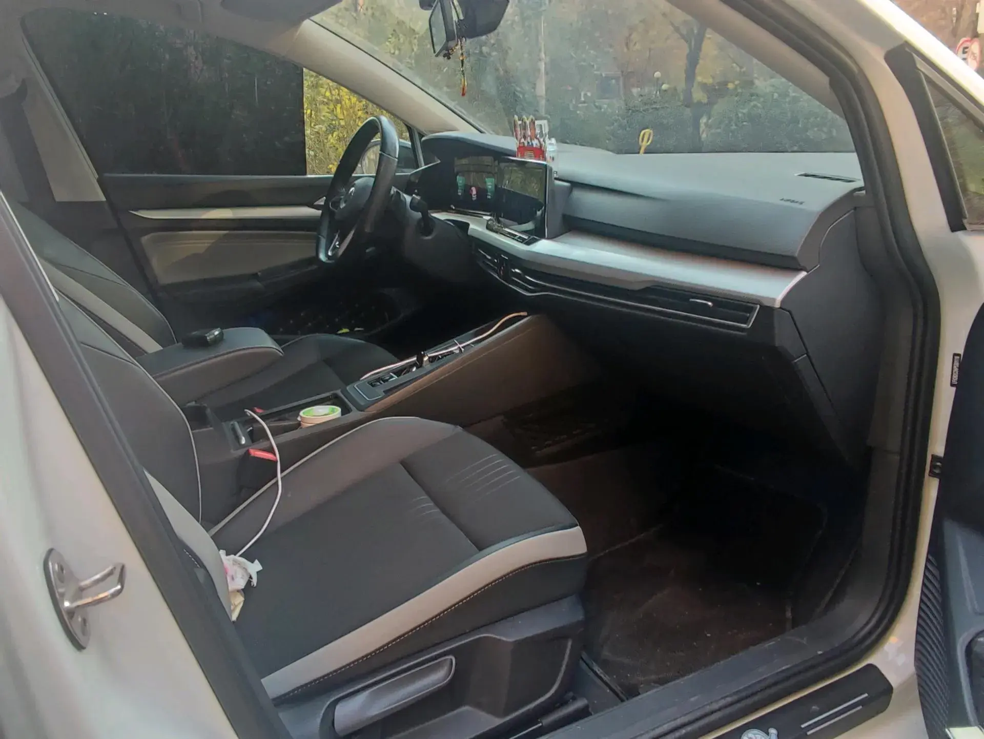 2023 VOLKSWAGEN GOLF thumbnail 3