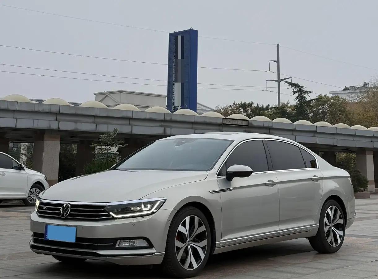 2018 Volkswagen Magotan 2.0T 220HP L4 7DCT