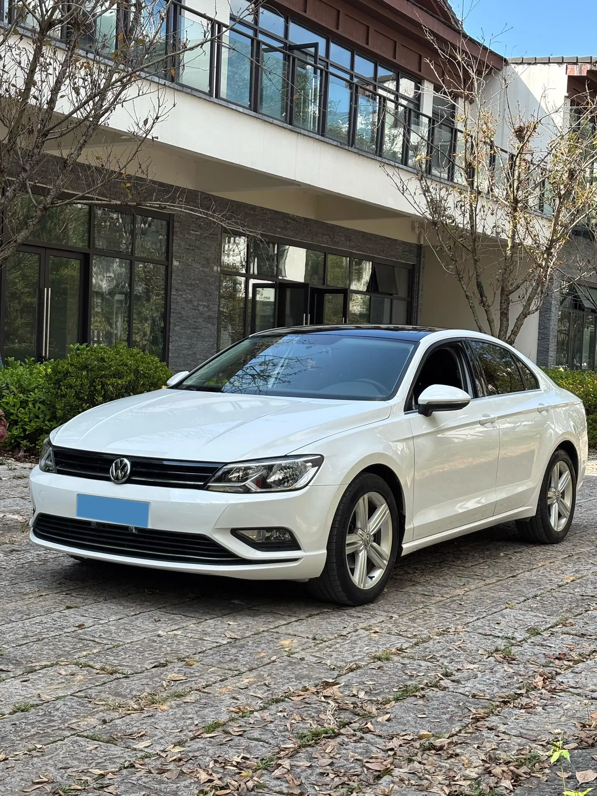 2017 VOLKSWAGEN LAMANDO view 1