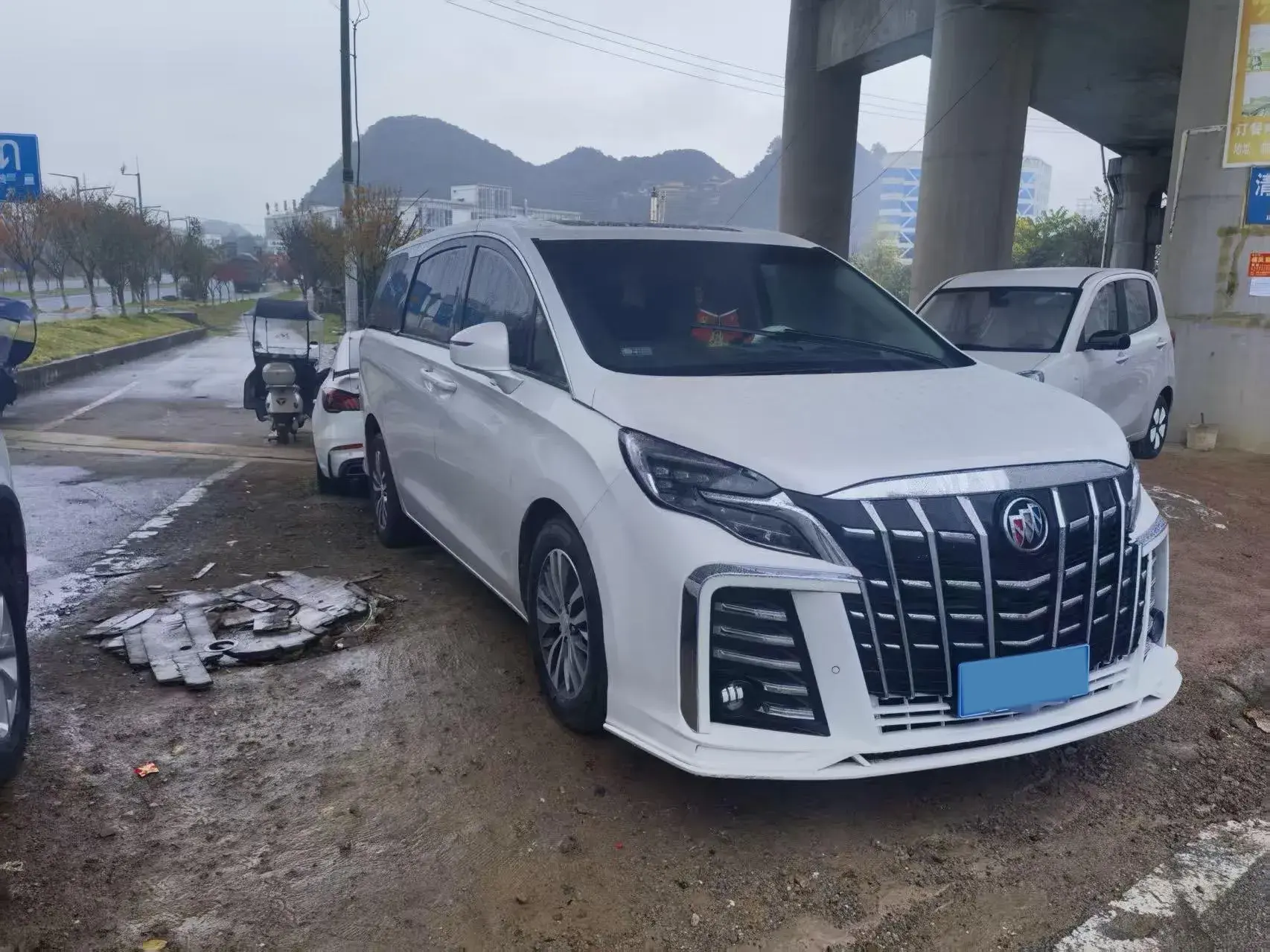 2021 BUICK GL8 view 1