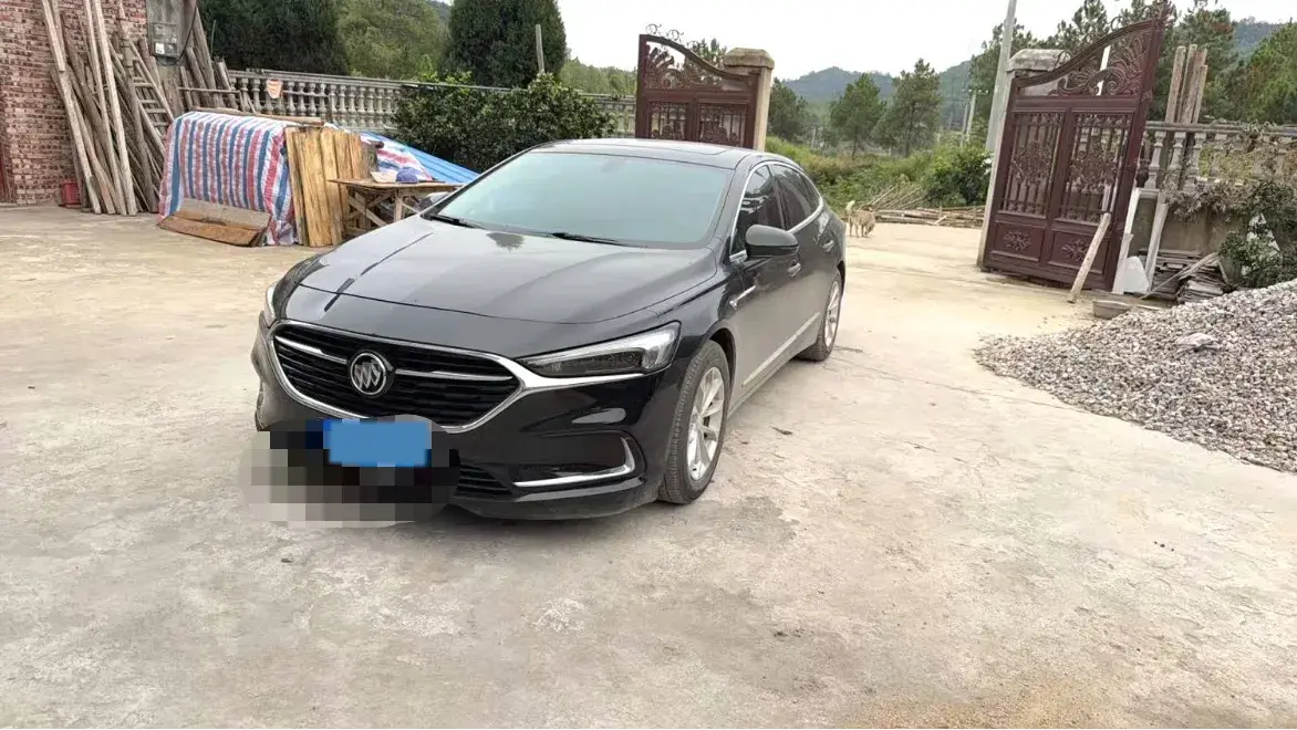 2021 BUICK LARCOSSE view 1