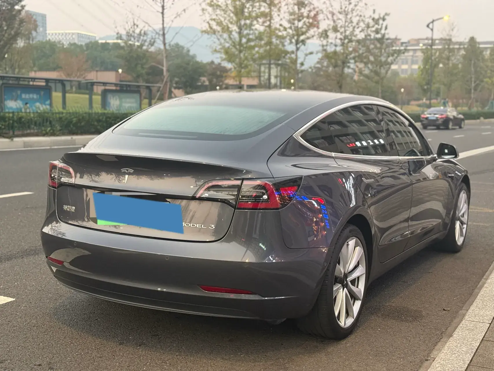 2019 TESLA MODEL thumbnail 4