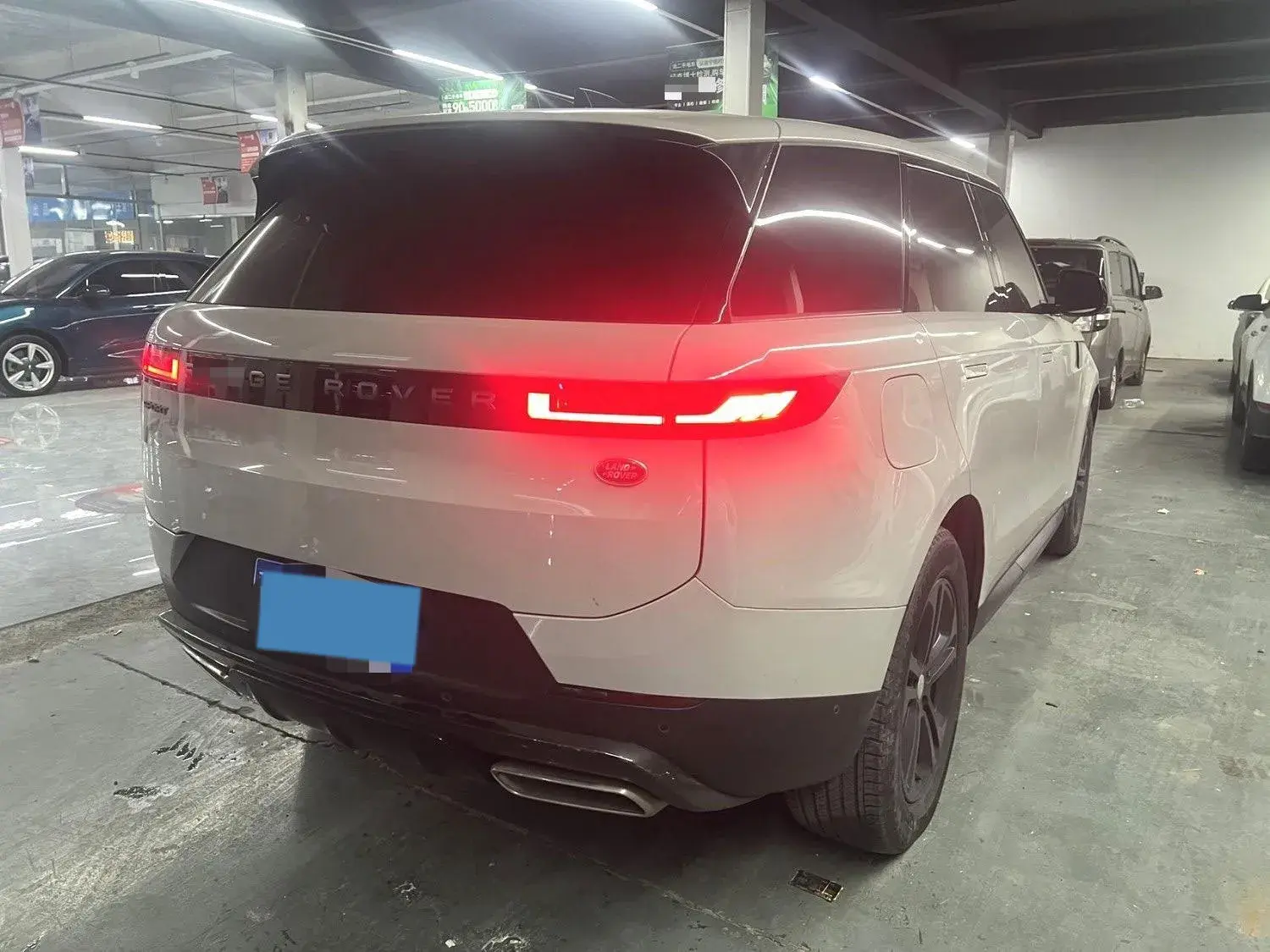 2023 LAND ROVER thumbnail 3