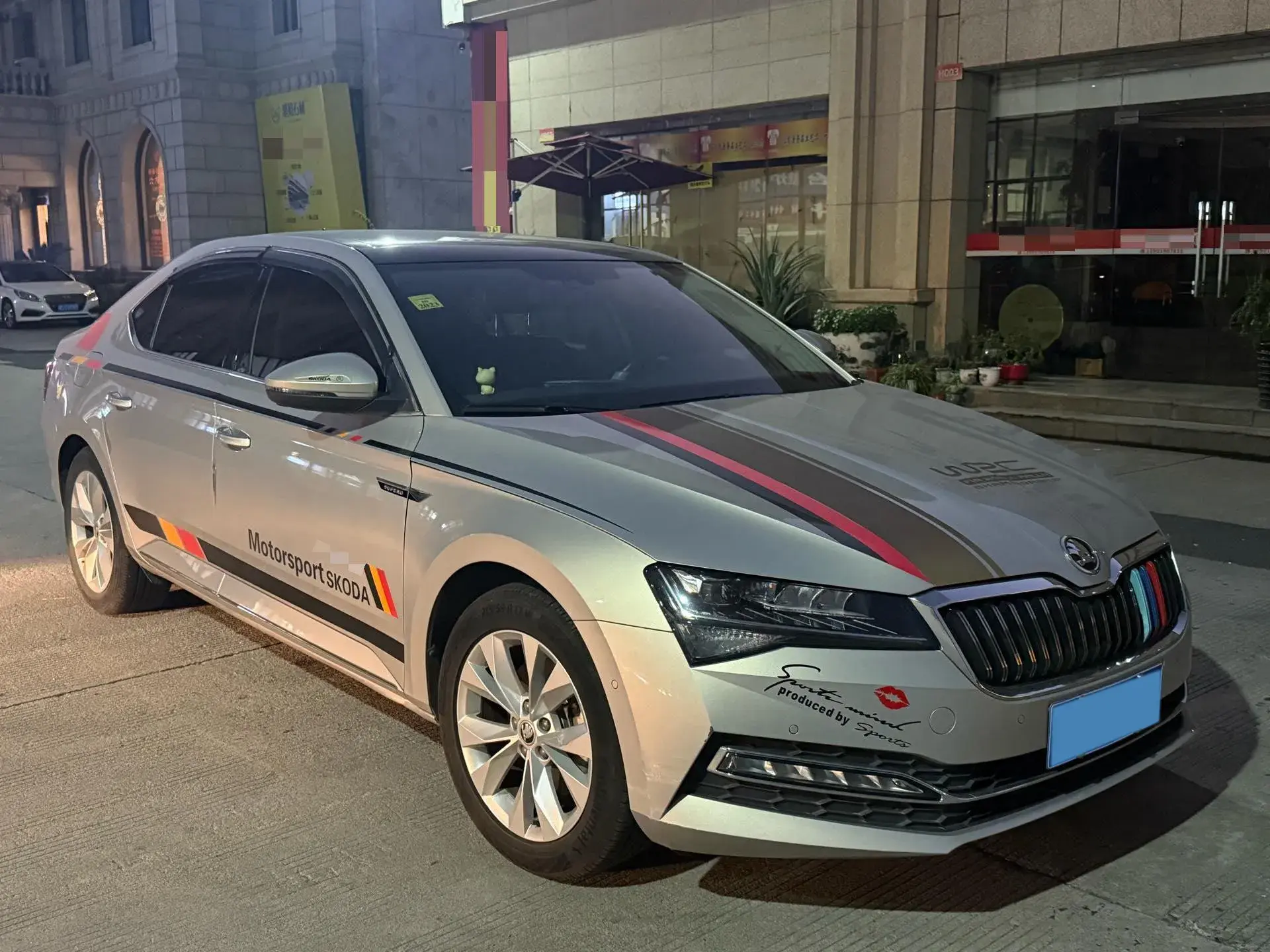 2019 SKODA SUPERB thumbnail 3