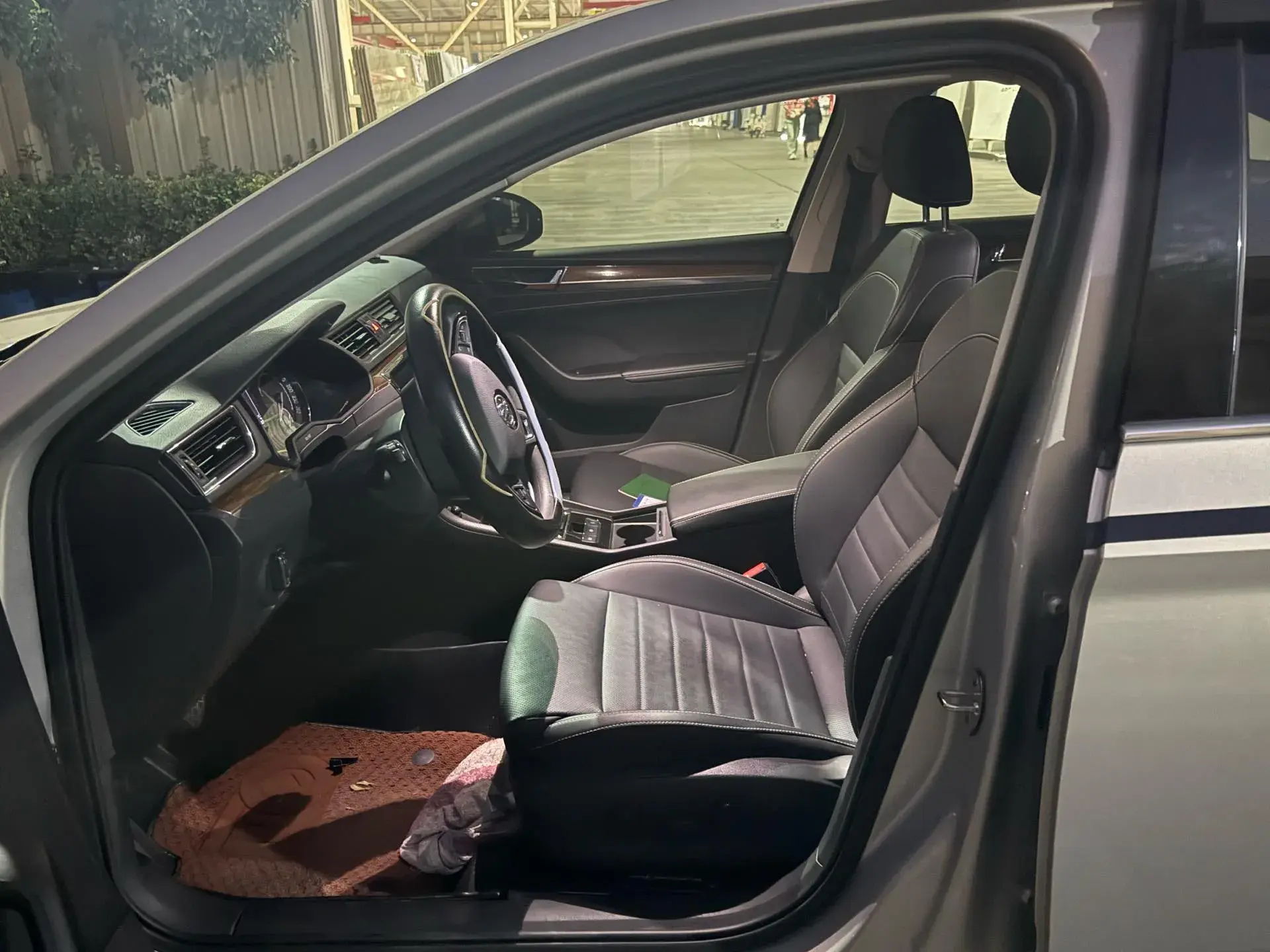 2019 SKODA SUPERB thumbnail 4