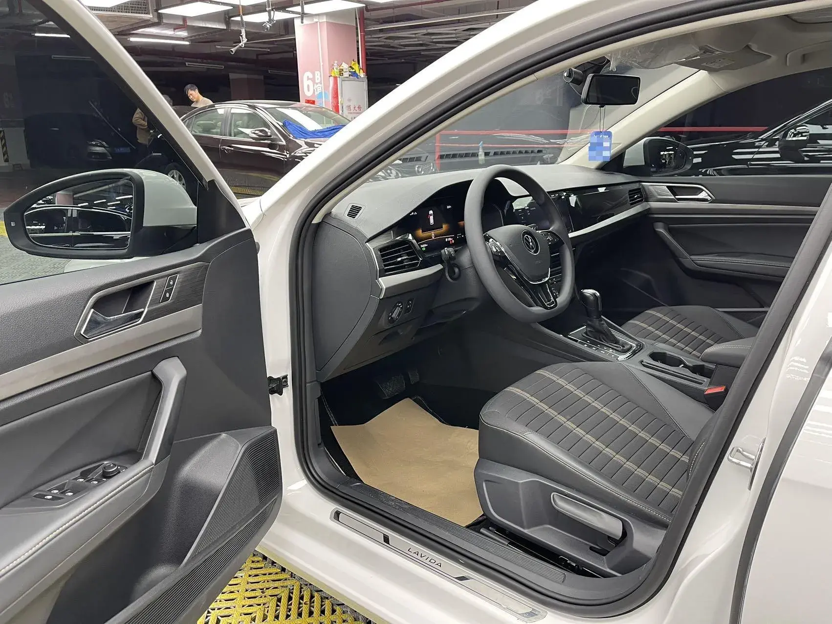 2021 VOLKSWAGEN LAVIDA thumbnail 4