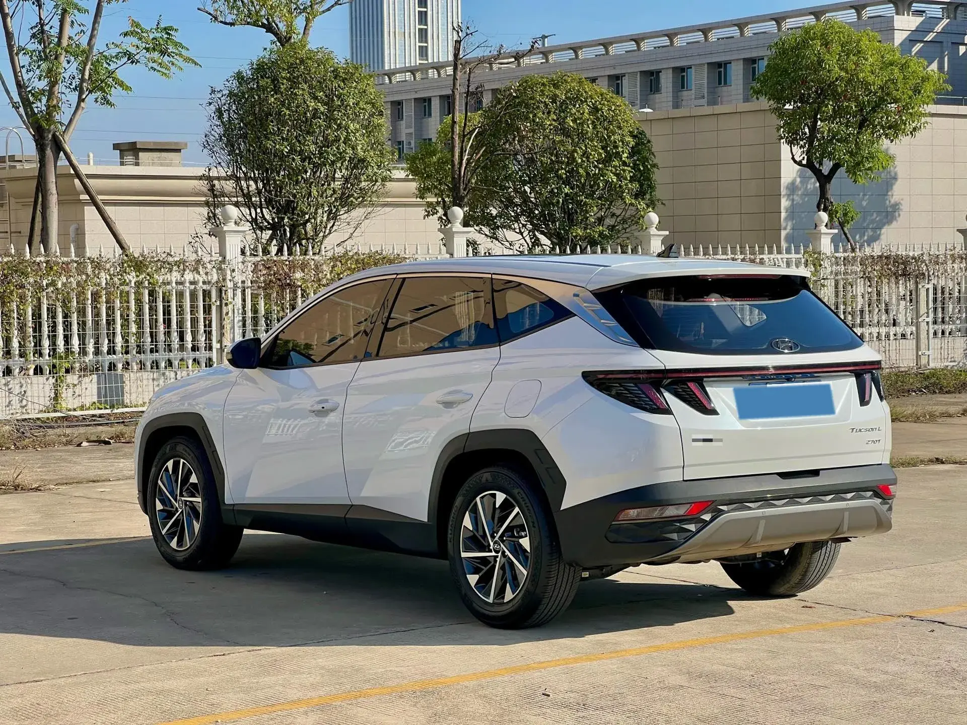 2021 HYUNDAI TUCSON thumbnail 4