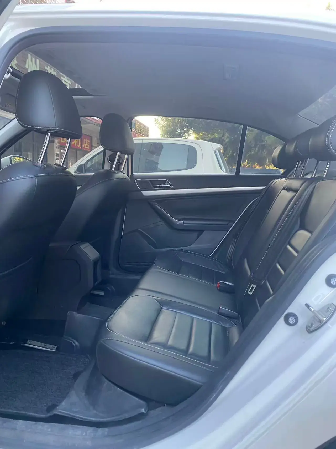 2017 VOLKSWAGEN LAVIDA thumbnail 3