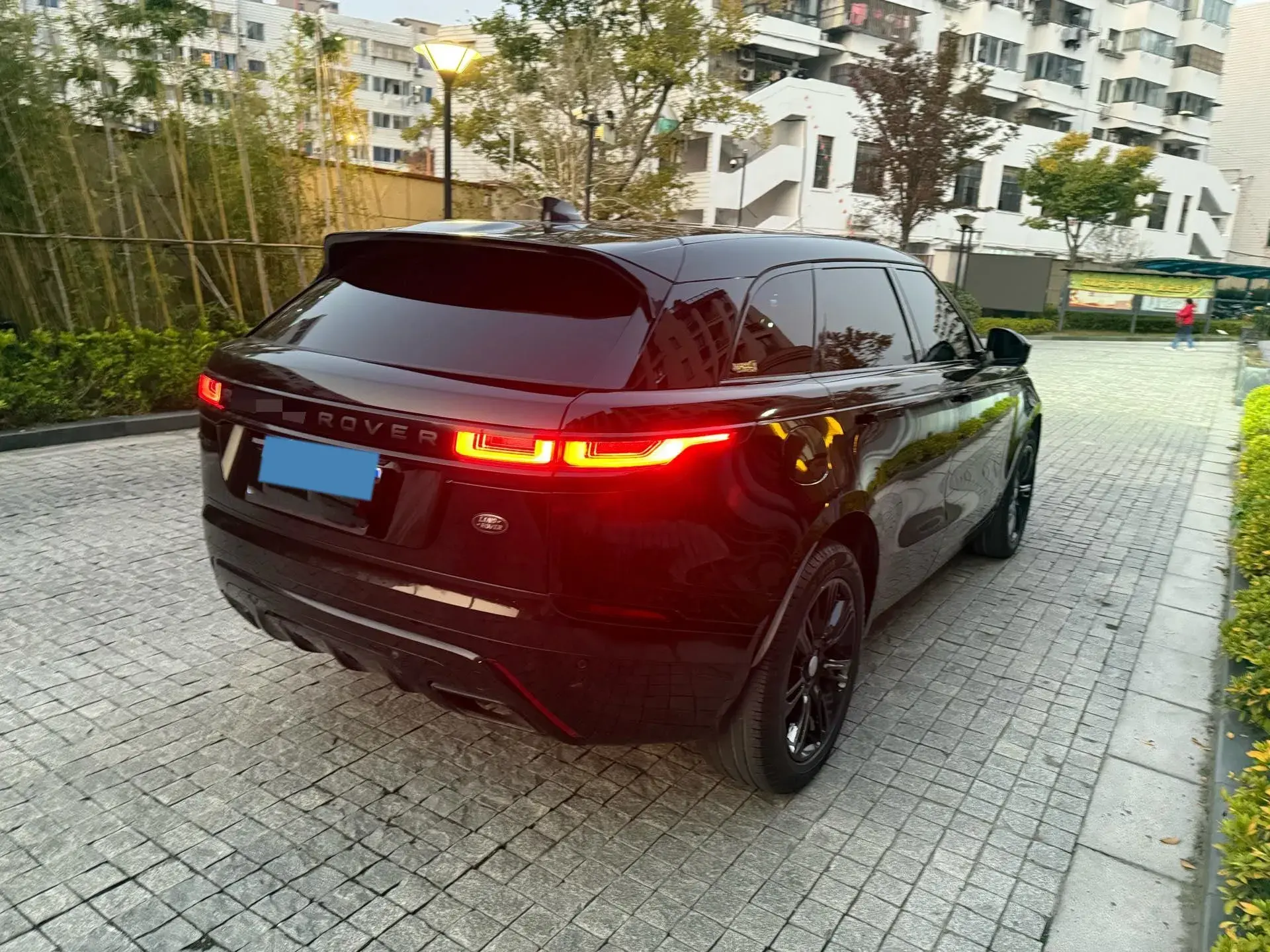 2022 LAND ROVER thumbnail 3