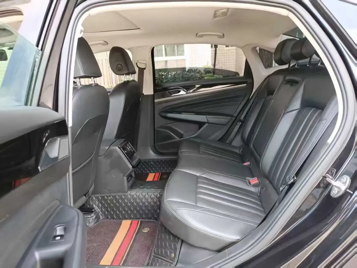 2021 VOLKSWAGEN PASSAT thumbnail 4