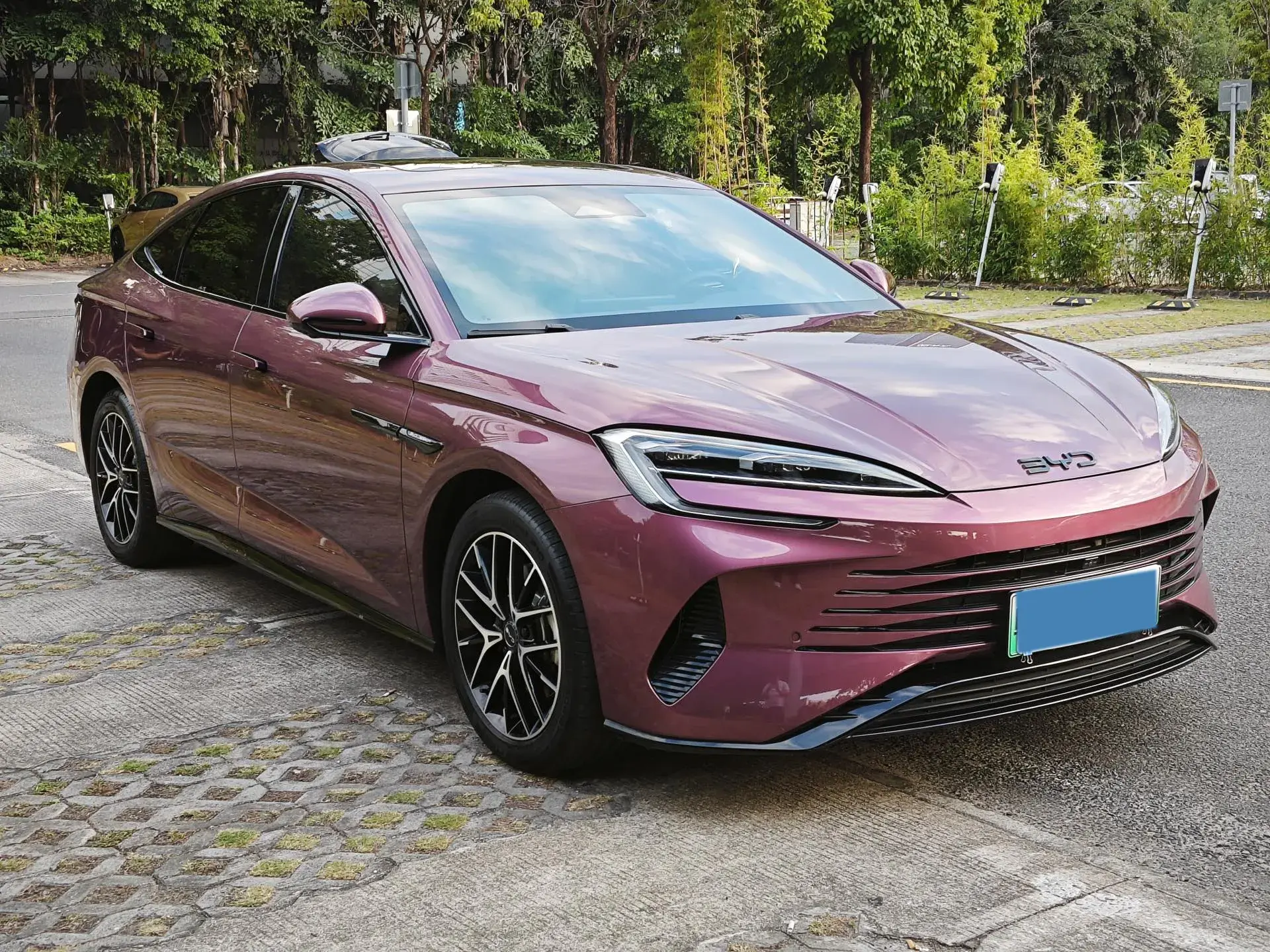 2024 BYD SEAL thumbnail 3