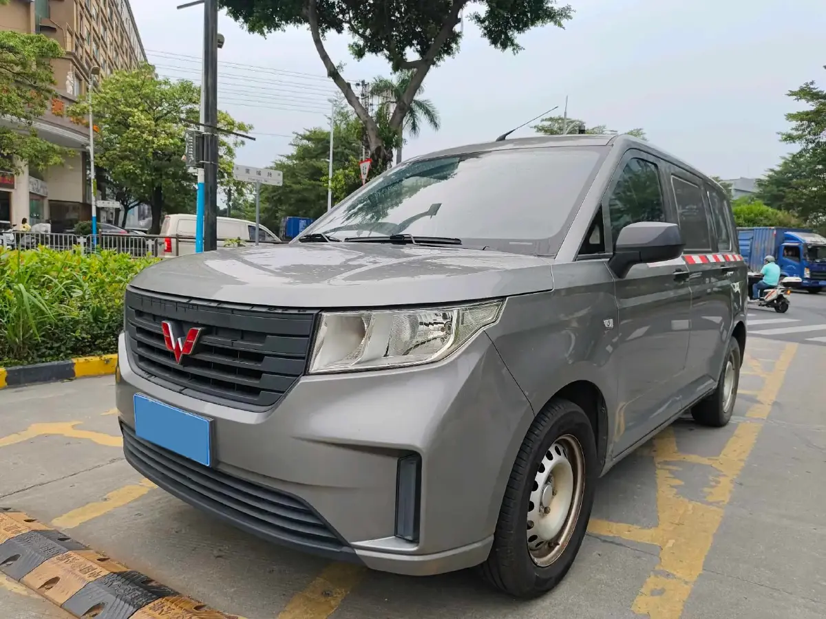 2013 WuLing HongGuang 1.5L 112HP L4 5MT