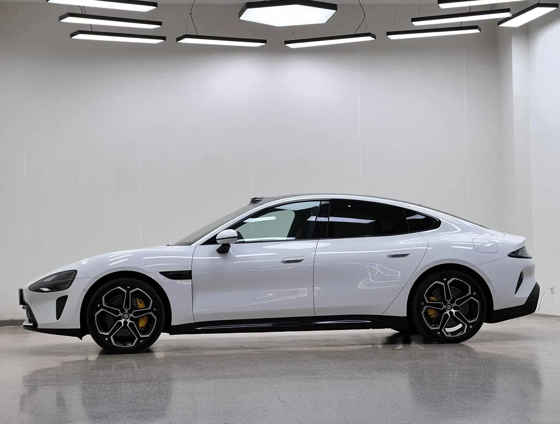 2024 MI SU7 thumbnail 3