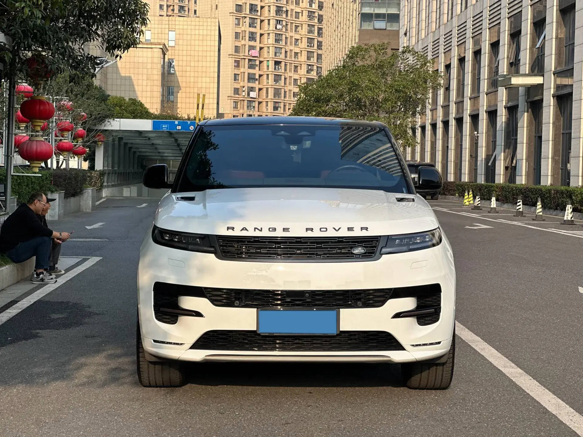 2025 LAND ROVER thumbnail 2