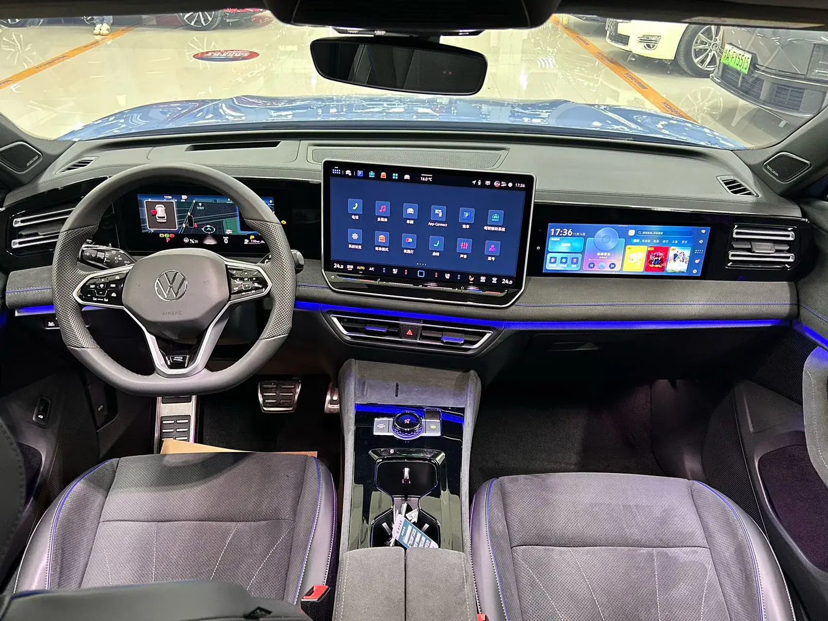 2024 VOLKSWAGEN TIGUAN thumbnail 4