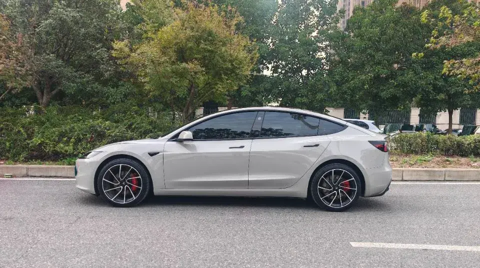 2023 TESLA MODEL thumbnail 4