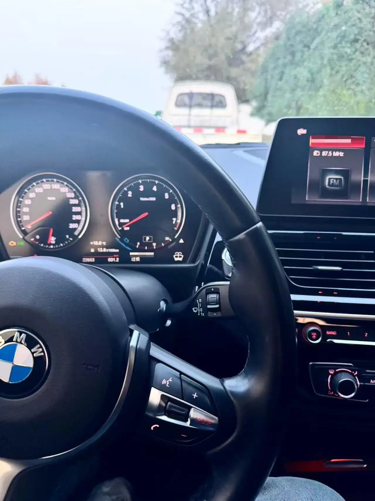 2023 BMW 1 thumbnail 2