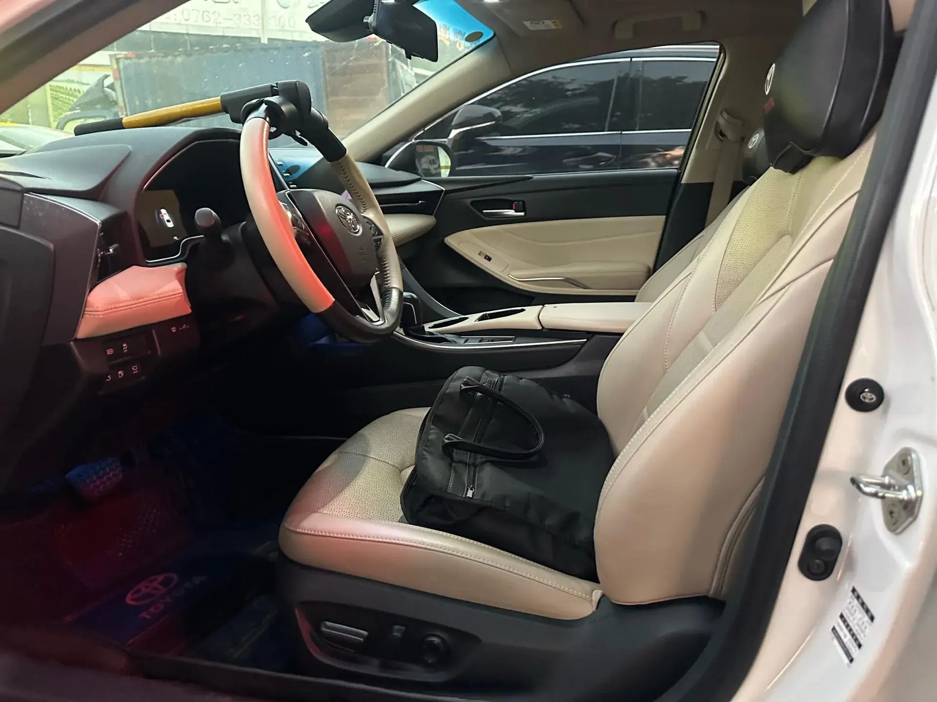 2019 TOYOTA AVALON thumbnail 3