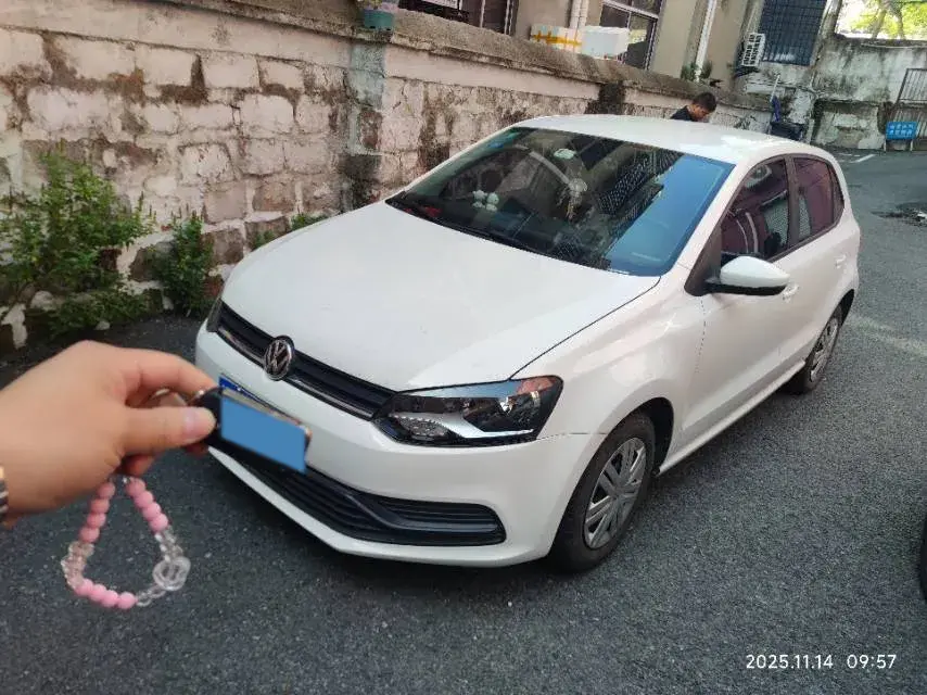 2018 VOLKSWAGEN POLO view 1