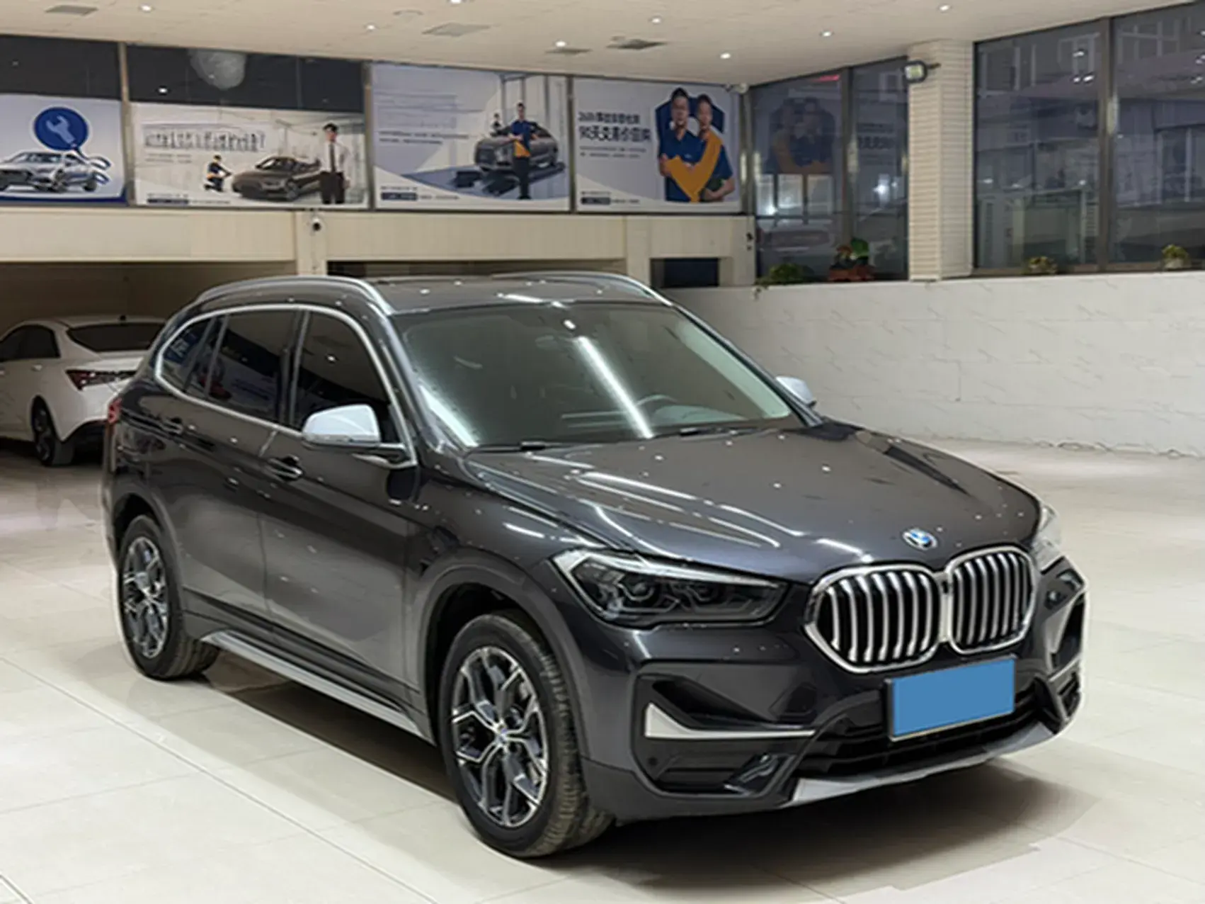 2022 BMW X1 thumbnail 3