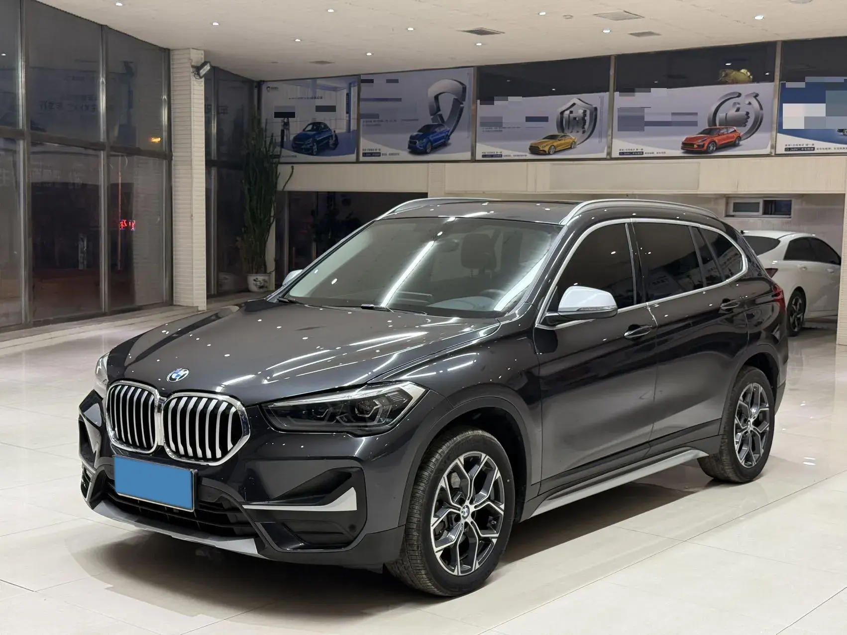 2022 BMW X1 view 1