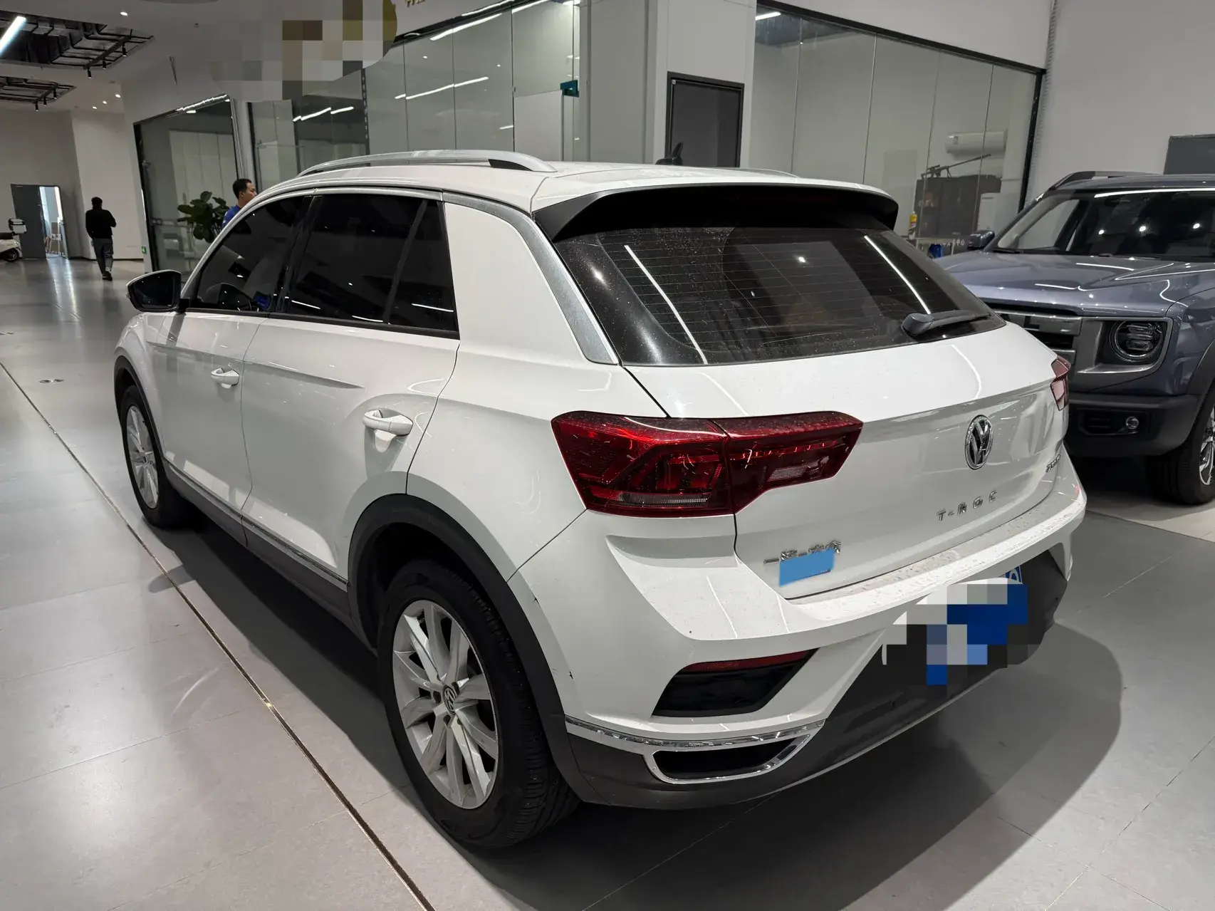 2019 VOLKSWAGEN T-ROC thumbnail 2