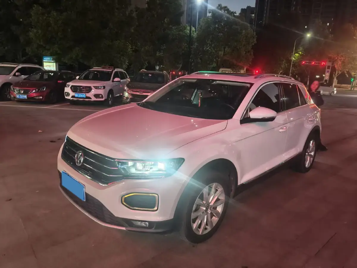 2018 Volkswagen T-Roc 1.4T 131HP L4 7DCT 2018 Volkswagen T-Roc 1.4T 131HP L4 7DCT