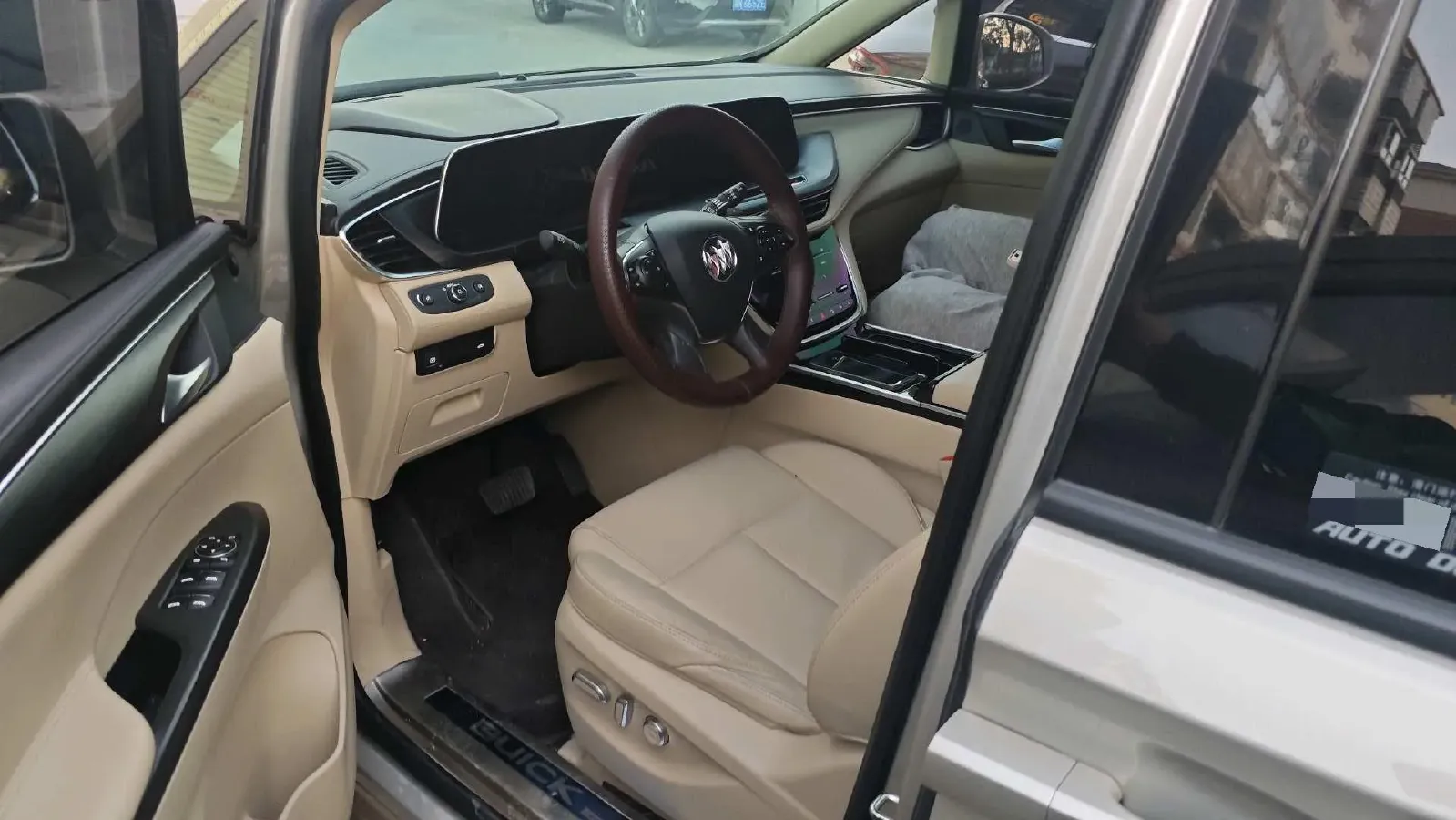 2022 Buick GL8 2.0T 237HP L4 9AT,autocango,china used car exporter,china ev exporter,chinese used car exporter,chinese used ev exporter