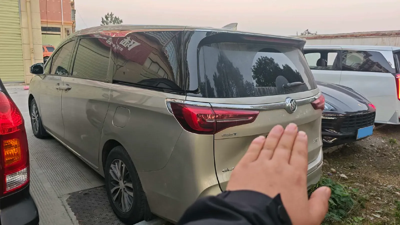 2022 Buick GL8 2.0T 237HP L4 9AT,autocango,china used car exporter,china ev exporter,chinese used car exporter,chinese used ev exporter