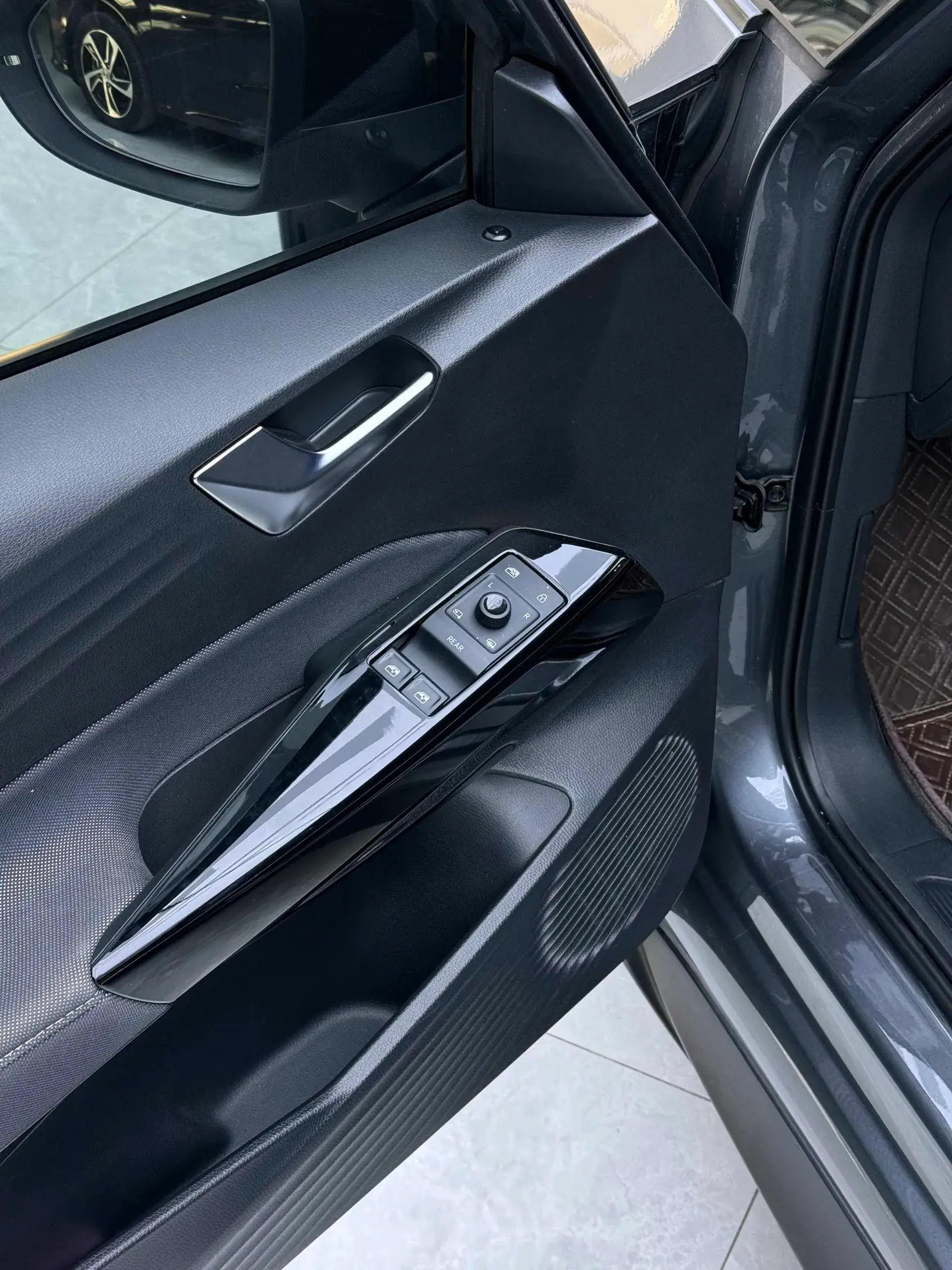 2023 VOLKSWAGEN ID.3 thumbnail 3