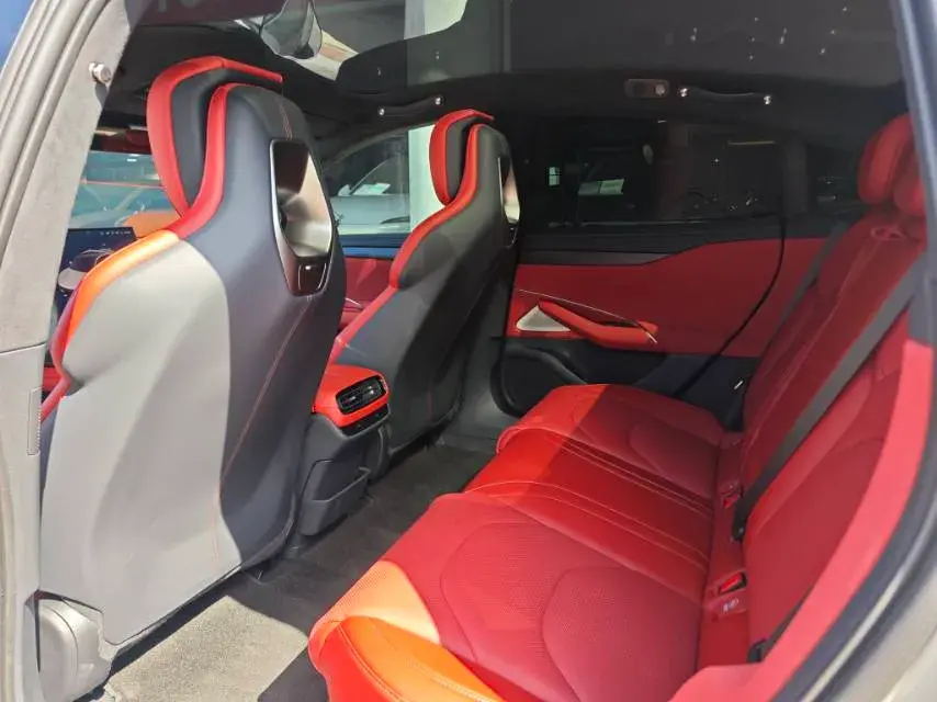 2024 MI SU7 thumbnail 4