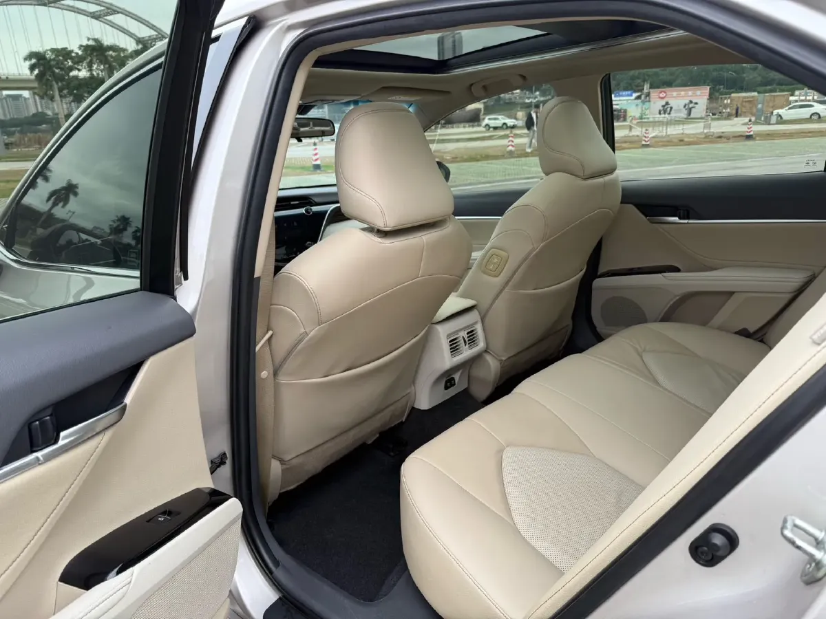 2019 Toyota Camry 2.5L 209HP L4 8AT,autocango,china used car exporter,china ev exporter,chinese used car exporter,chinese used ev exporter