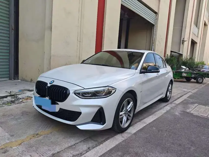 2022 BMW 1 view 1