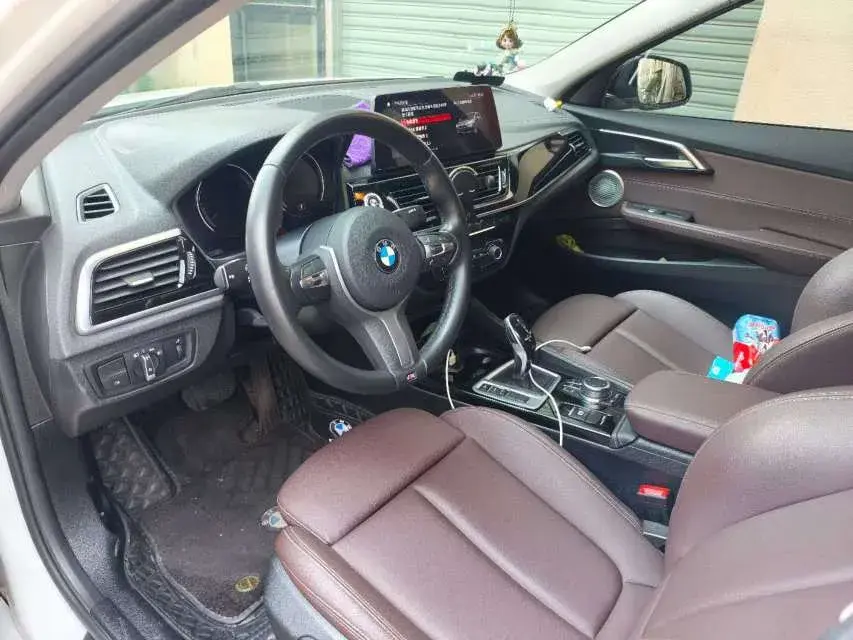 2022 BMW 1 thumbnail 4