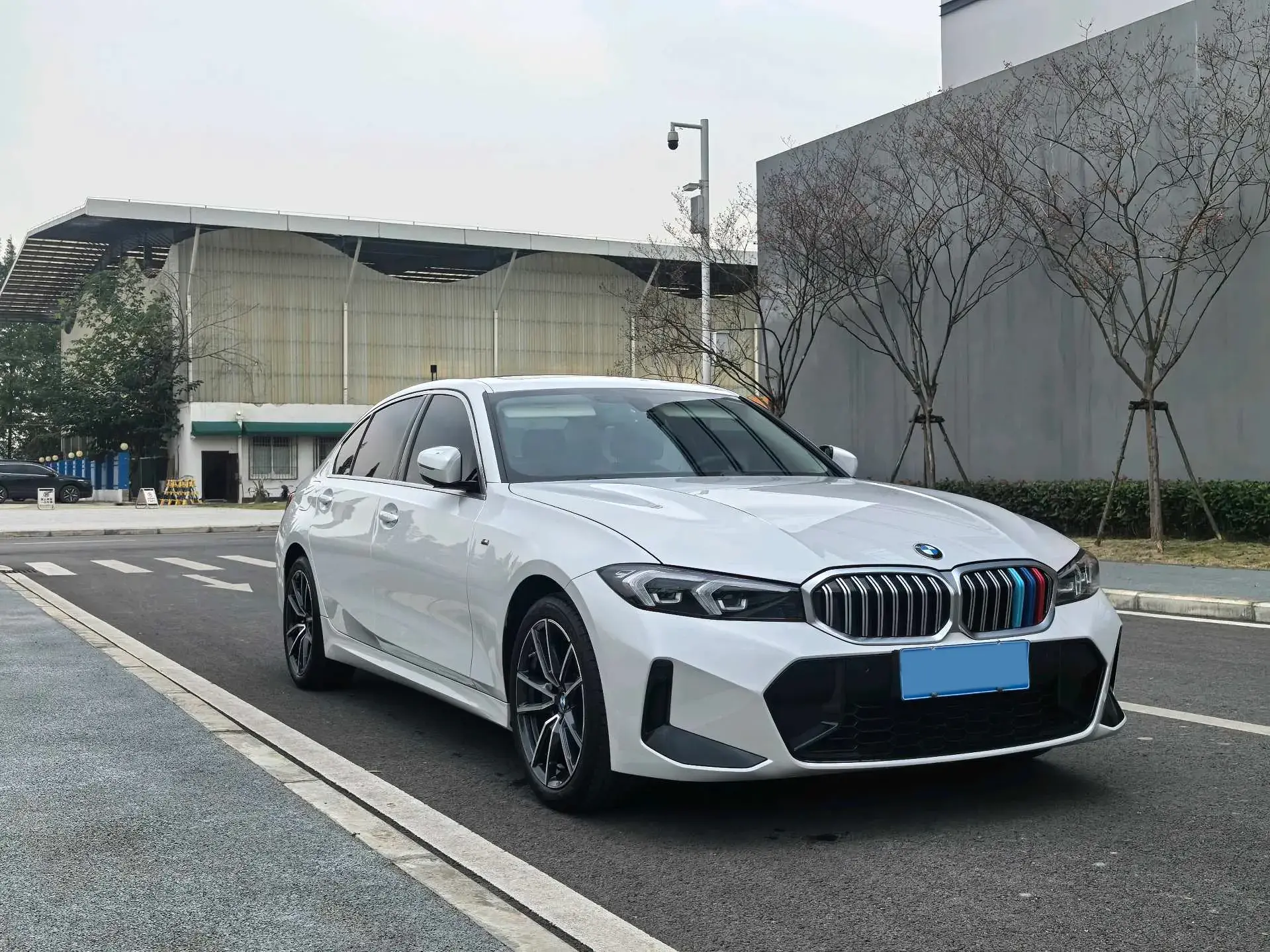 2023 BMW 3 thumbnail 3