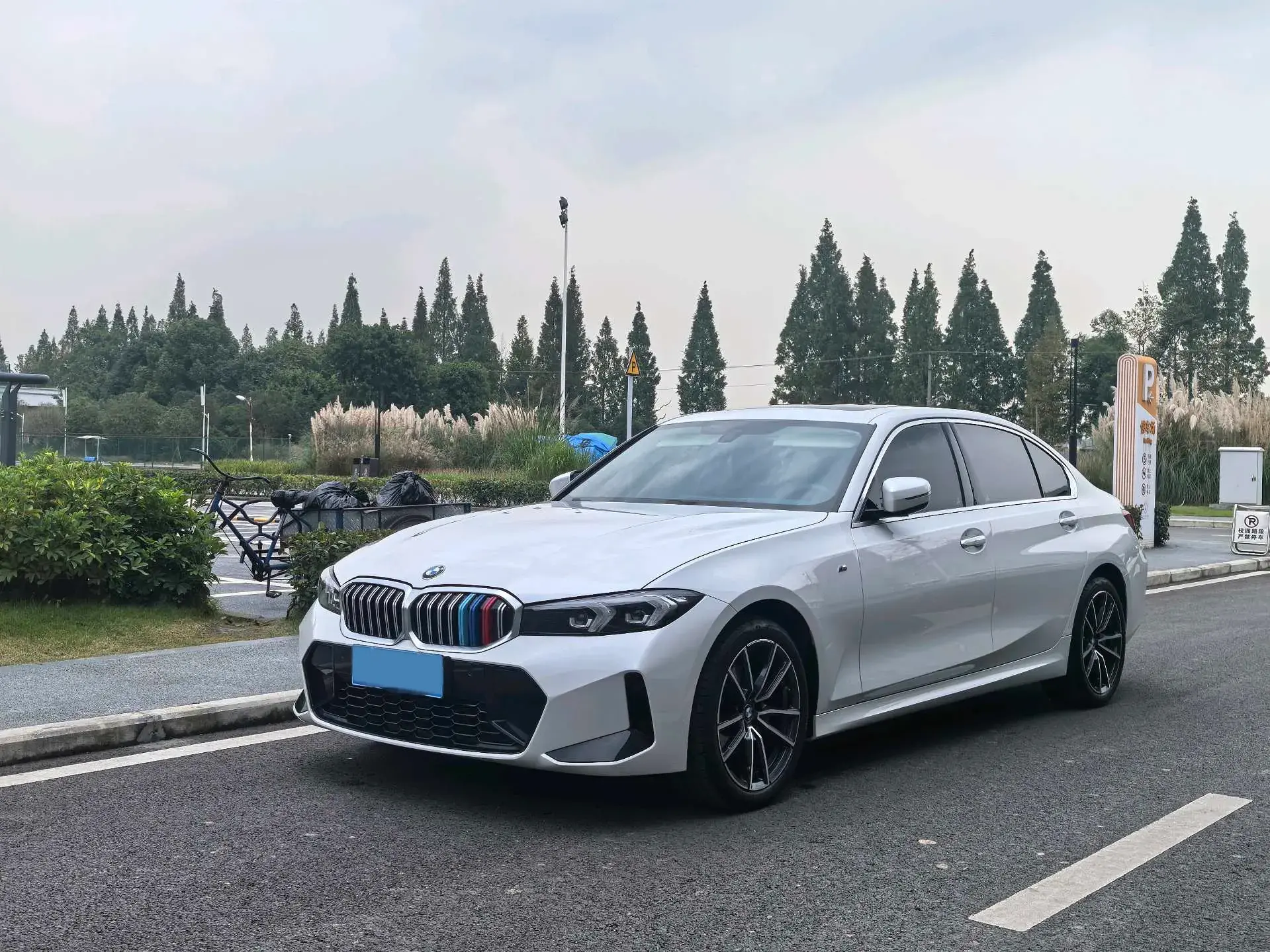 2023 BMW 3 view 1