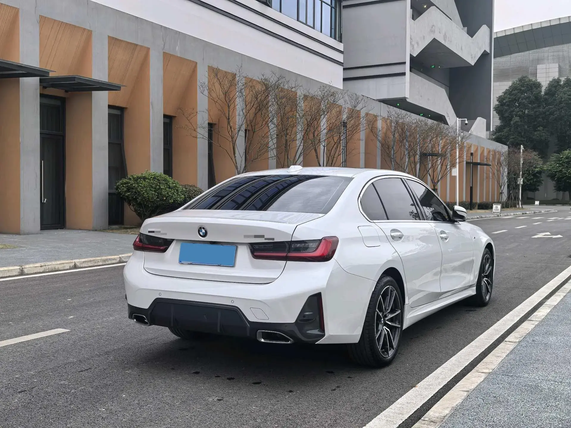 2023 BMW 3 thumbnail 4