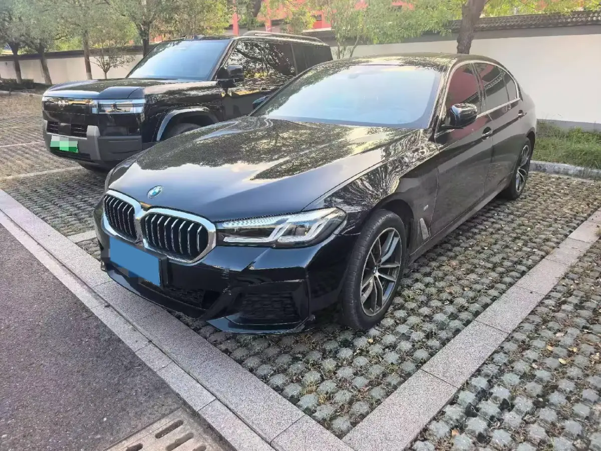 2022 BMW 5 Series 2.0T 184HP L4 8AT