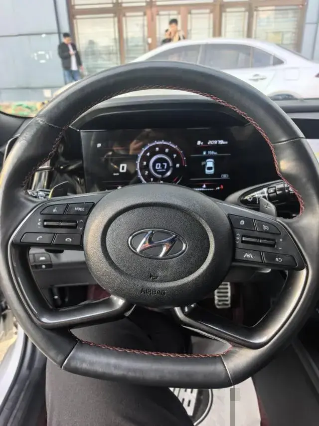 2021 HYUNDAI ELANTRA thumbnail 4