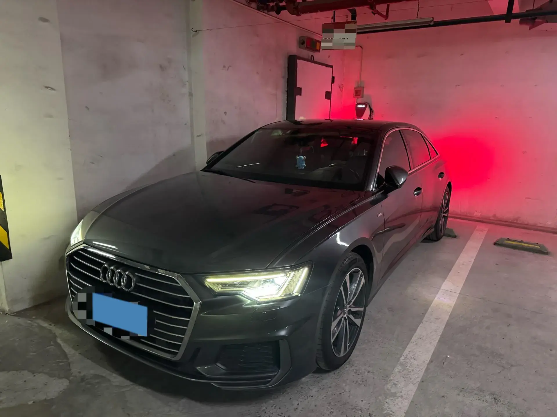 2021 AUDI A6L view 1