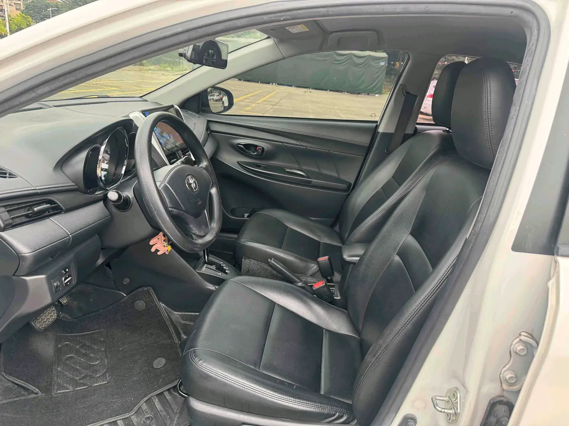 2020 TOYOTA YARIS thumbnail 4